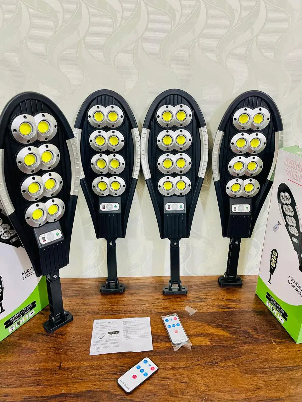 400WHrs, 3-Cell Li-ion 8 COB with an approximate life of 12 hours | Powerful Brightness 🔆